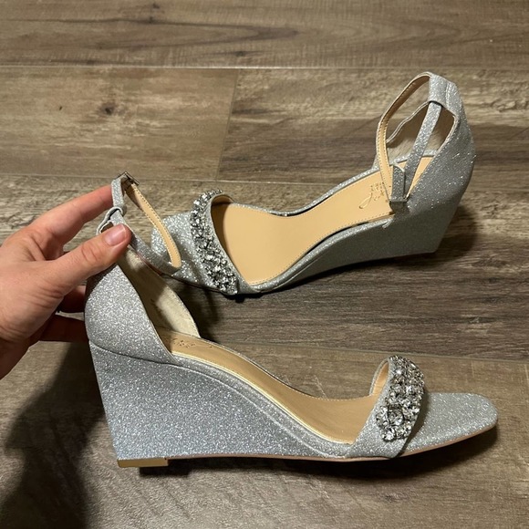 JEWEL BADGLEY MISCHKA Peggy Wedge Silver Glitter 10 NWOB - Picture 2 of 6
